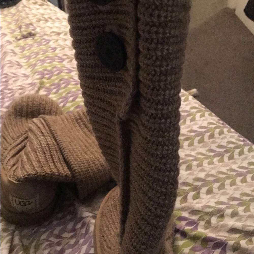 Size 7 ladies sweater uggs